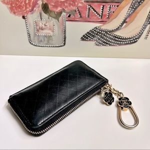 ❤️SOLD❤️CHANEL Leather Keyholder or Cles. 💎RARE💎